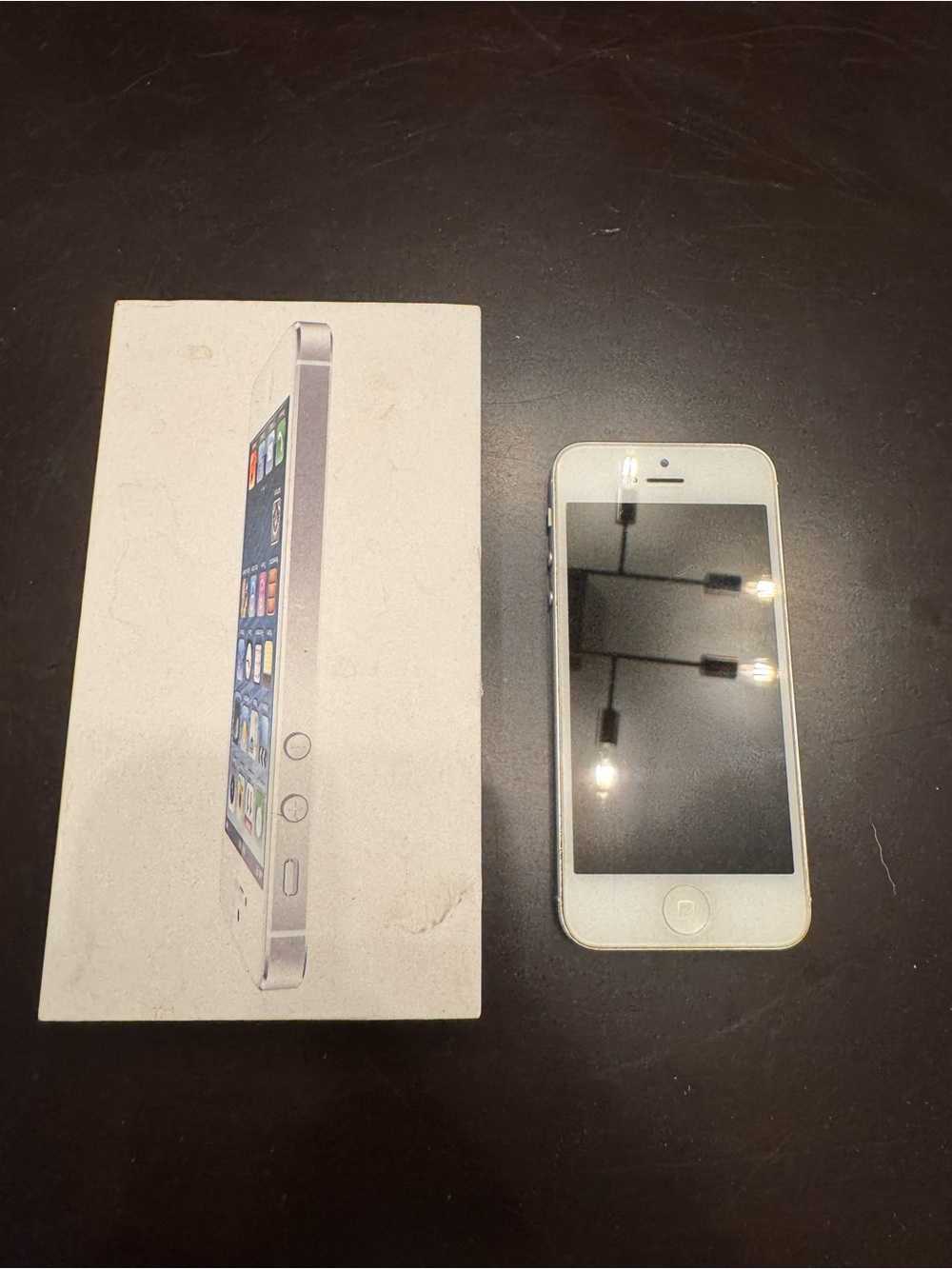 Apple iPhone 5 16GB White/Silver + Original Box